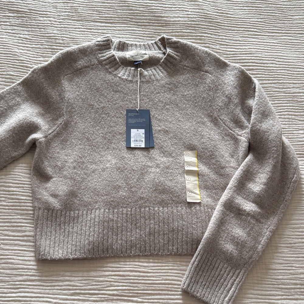 NWT Universal Thread Women’s Crewneck Sweater